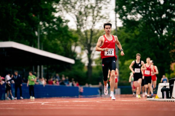 Janik Kolthof (VfL Eintracht Hannover) ueber 800m 14.05.2022 beim Nationalen Leichtathletik-Meeting im Erika-Fisch-Stadion in Hannover